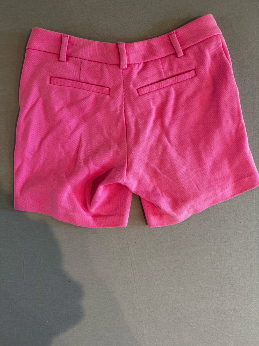 Lilly Pulitzer pink Bermuda shorts with gold button - Picture 4 of 6